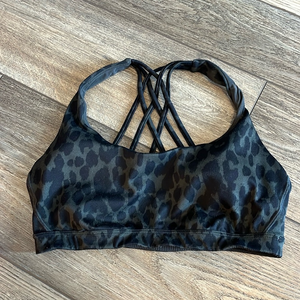 Victorias Secret sports bra with removable pads. Black leopard size Medium